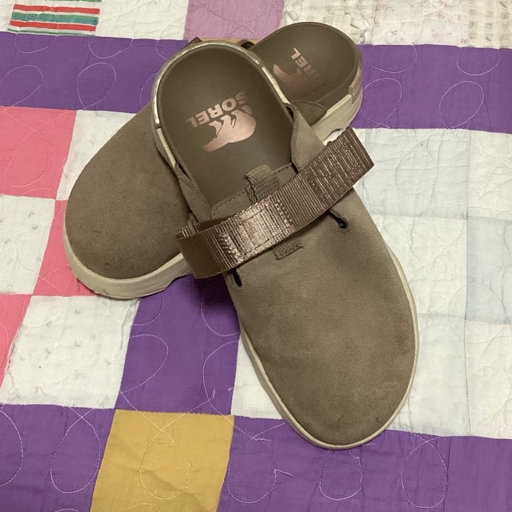 Sorel Viibe Clog. Women’s size 6.5. Suede.